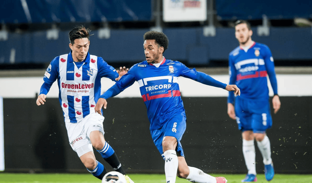 场边的几位 场边的几位